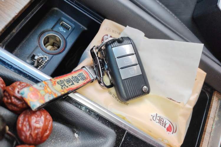 Used Roewe RX8 2018 30T Smart Connectivity All-Wheel Drive Supreme Edition
