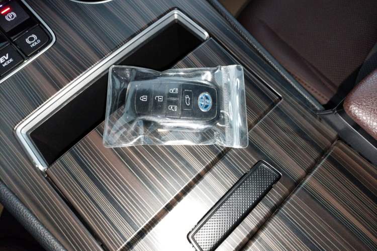 Used Toyota Granvia 2023 2.5L Hybrid Flagship VIP Edition