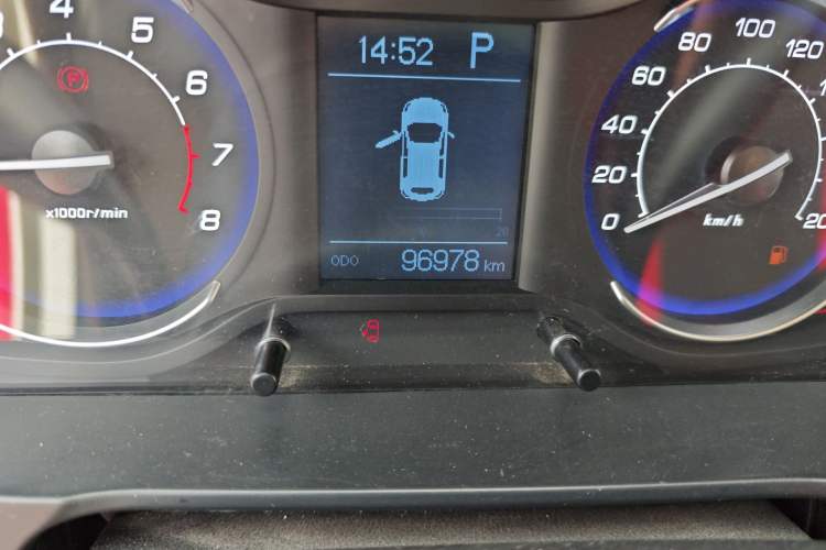 Used BAIC Senova X25 2015 1.5L Automatic Elite Model Odometer Close Up