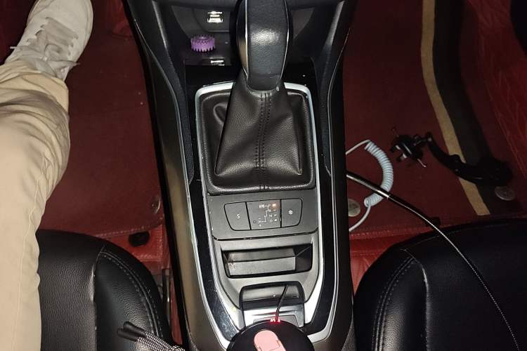 Used Peugeot 408 2014 1.8L Automatic Luxury Edition Gear Lever