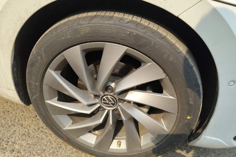 Used Volkswagen FAW-Volkswagen CC 2024 380TSI Striking Edition Right Front Wheel Hub