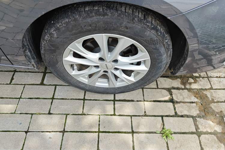 Used Roewe i5 2023 1.5L Manual Comfort Edition Right Front Wheel Hub