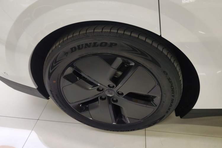 Used Li Auto i6 2025 Model Two-Wheel-Drive Standard Type
