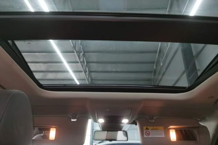 Used Honda CR-V 2023 240TURBO Two-Wheel Drive Deluxe Edition 7 Seats Headliner