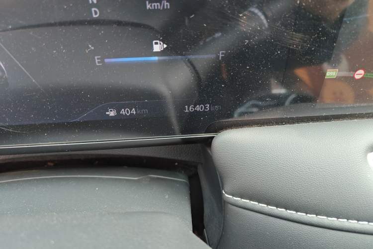 Used Venucia V 2022 260T Black Horse Edition · Idol
