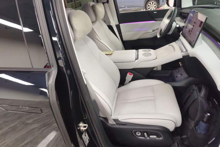 Used XPeng X9 2024 640 All-Wheel Drive High-Performance Max
