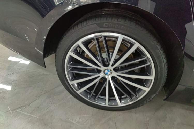 Used BMW 5 Series 2020 530Li Leading Model M Sport Package Right Rear Wheel Hub