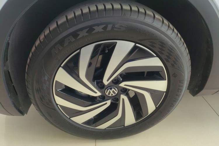 Used Volkswagen Tiguan L 2024 Outstanding Model 300TSI Automatic Two-Wheel Drive Longteng Edition
