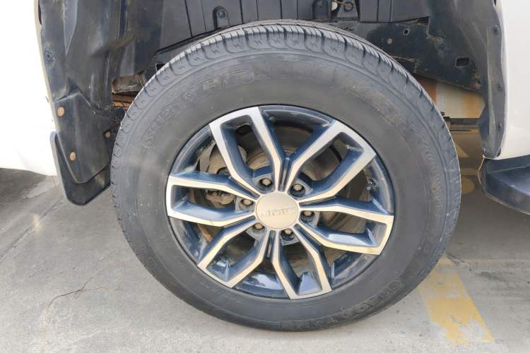 Used JMC Yuhu 9 2019 2.0T Manual Gasoline 4x4 Comfort Edition
