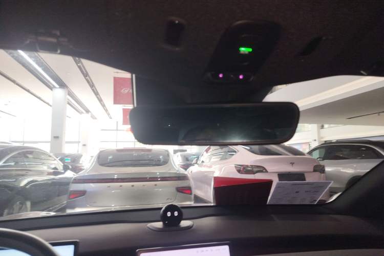 Used Nio ET5 2022 75 kWh Headliner