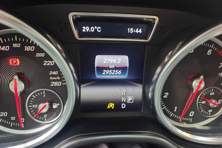 Used Mercedes-Benz GLS 2016 GLS 400 4MATIC Dynamic Model Odometer Close Up