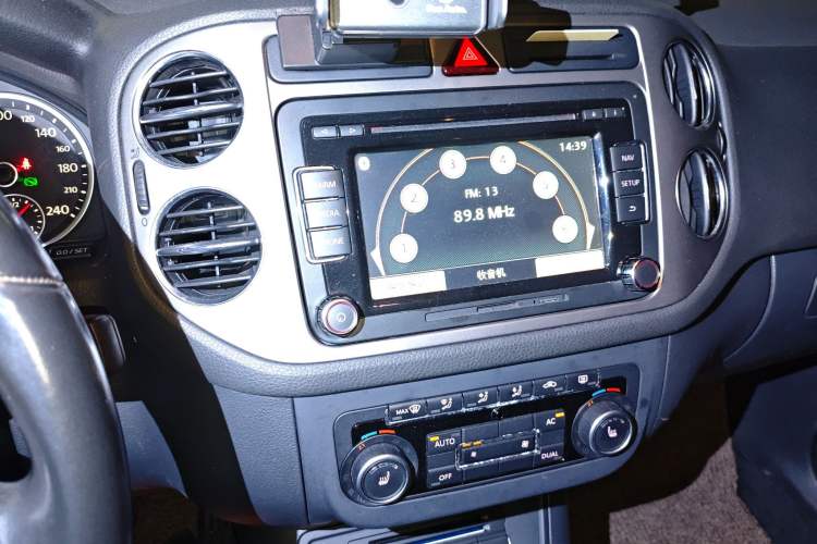 Used Volkswagen Tiguan 2012 2.0 TSI Automatic All-Wheel Drive Flagship Edition Audio And AC Panel