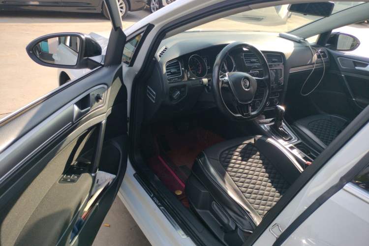 Used Volkswagen Golf 2017 230TSI Automatic Comfort Edition – Celebrating Milestone of One Million Units
