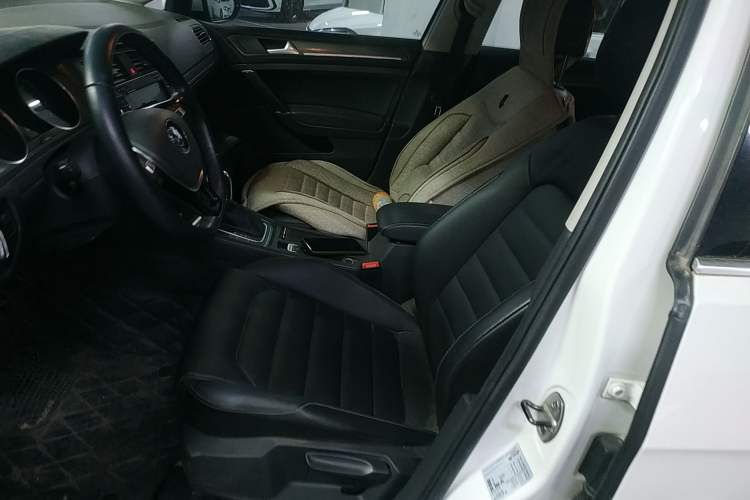 Used Volkswagen Golf 2015 1.4TSI Automatic Luxury Model Left Front Seat