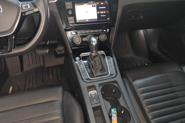 Used Volkswagen Magotan 2019 330TSI DSG Luxury Version China VI Standard Gear Lever