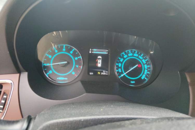 Used JAC Group Refine M5 2019 2.0T Gasoline Dual-Clutch Business Edition Instrument Cluster