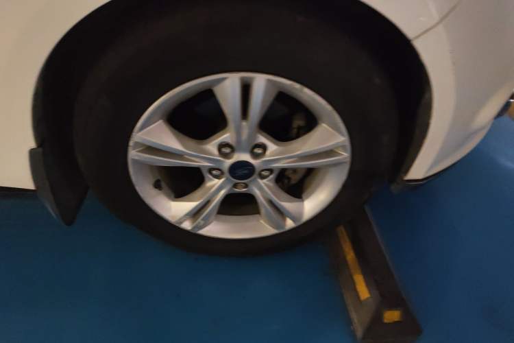 Used Ford Focus 2012 Hatchback 1.6L Manual Fashion Edition Right Front Wheel Hub