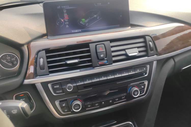 Used BMW 3 Series 2014 320Li Luxury Design Package