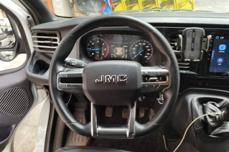 Used JMC Fushun 2022 2.0T Manual Multi-Function Passenger Vehicle Mid-Range High Roof 6-7 Seats
