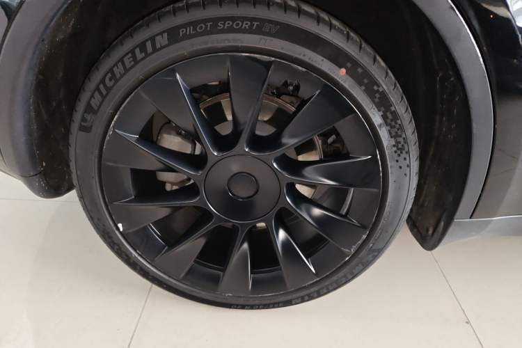 Used Tesla Model Y 2023 Long-Range All-Wheel-Drive Version
