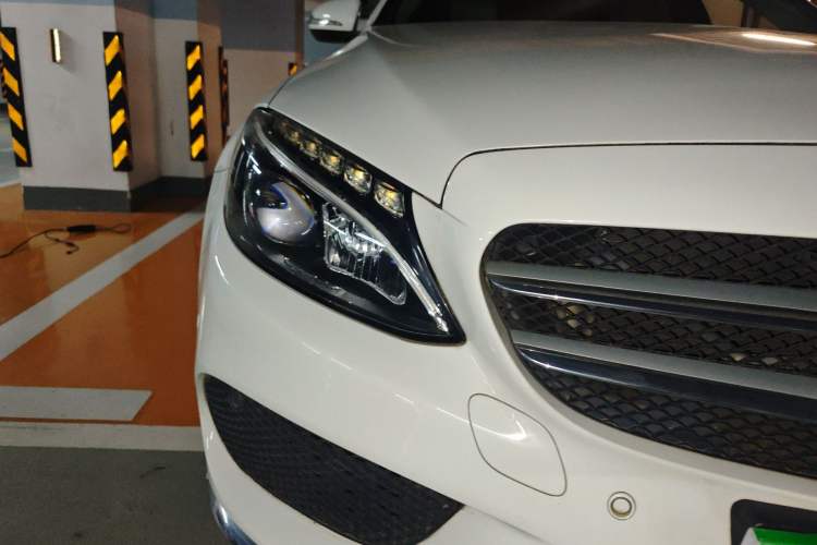 Used Mercedes-Benz C-Class 2015 C 180 L Sport Edition Right Front Headlight