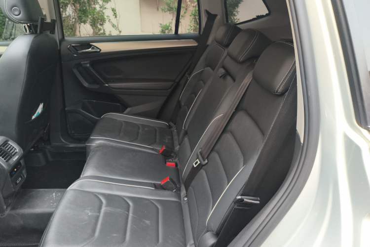 Used Volkswagen Tiguan L 2017 330TSI Automatic Two-Wheel Drive Flagship Edition Left Rear Seat