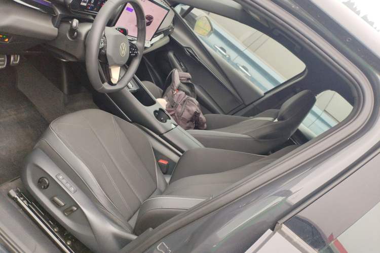 Used Volkswagen ID.UNYX 2024 Pro Long-Range Version Left Front Seat