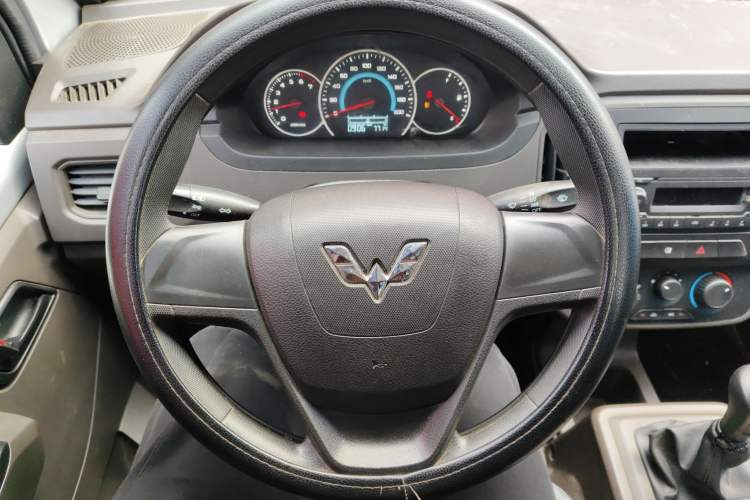 Used Wuling Rongguang New Truck 2023 1.5L Single-Row Base Version LAR Steering Wheel