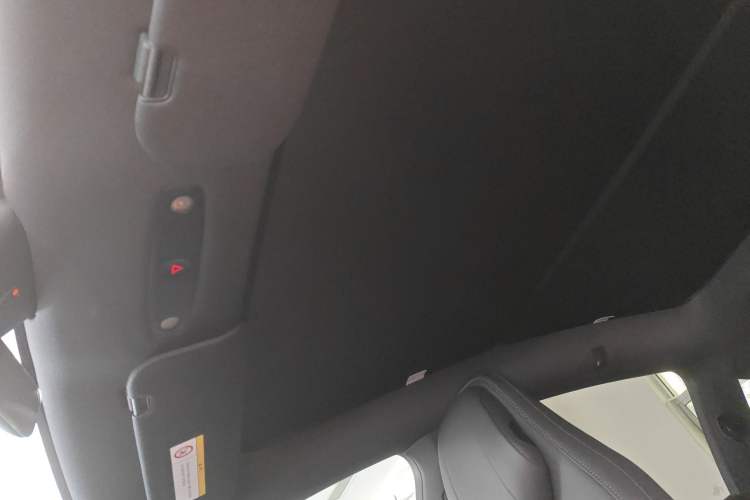 Used Tesla Model Y L 2025 Model Long-Range All-Wheel-Drive Version