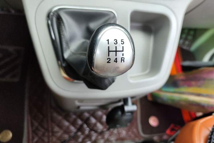 Used JAC Refine M3 2015 Maker Edition 1.6L Luxury Version Gear Lever