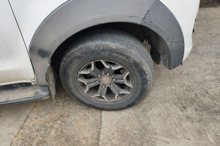 Used Foton Tunland 2018 2.8T E5 Two-Wheel-Drive Comfort Version with Long Wheelbase Equipped with 4J28TC4 Engine
