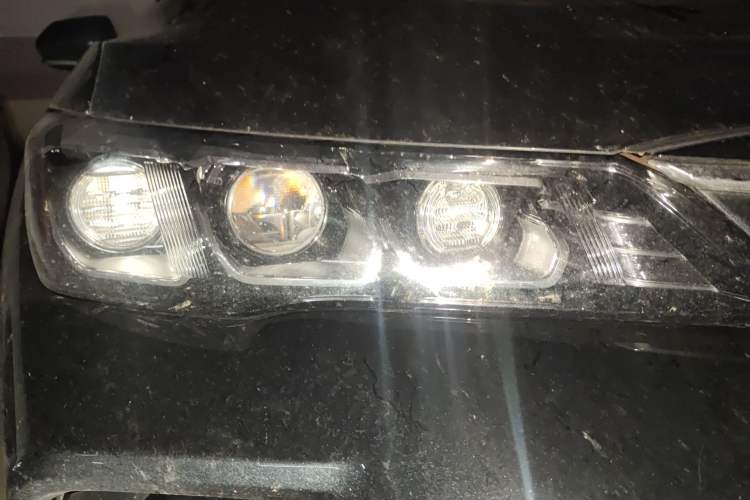 Used Toyota Avalon 2019 2.0L Luxury Edition China VI Standard Right Front Headlight