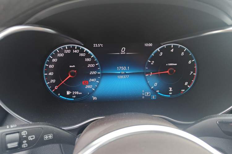 Used Mercedes-Benz GLC 2021 GLC 260 L 4MATIC Dynamic Edition Odometer Close Up