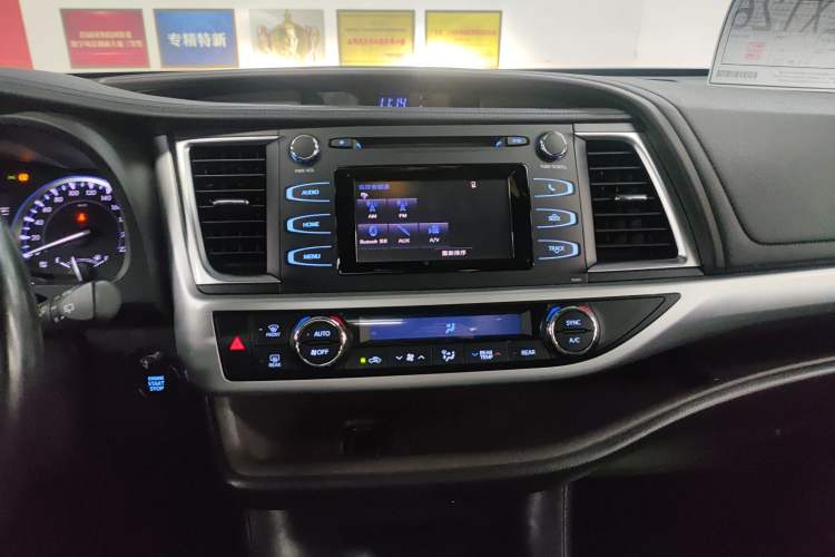 Used Toyota Highlander 2018 2.0T Two-Wheel Drive Luxury Edition 7 Seats China VI Standard
