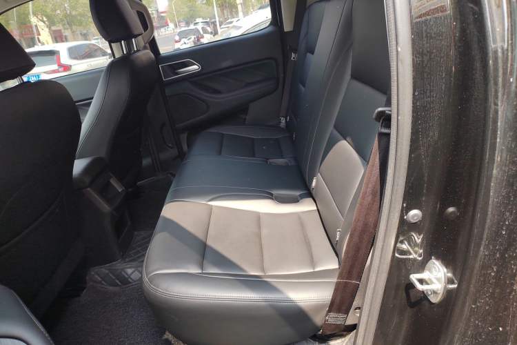 Used Great Wall Poer 2023 2.0T Commercial Version Automatic Diesel Two-Wheel Drive Elite Trim with Long Bed – GW4D20M Left Rear Seat