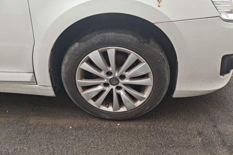 Used Citroen C-Quatre 2014 VTS Version 1.6L Automatic Prestige Model Right Front Wheel Hub