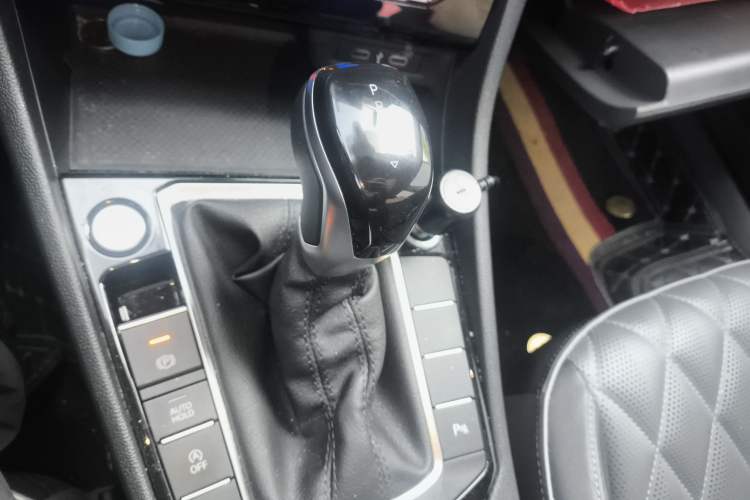 Used Volkswagen Sagitar 2023 280TSI DSG Excellence Edition Gear Lever