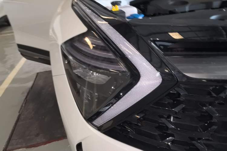 Used Kia Sportage (Chinese Domestic Model) 2025 2.0T Two-Wheel-Drive Prestige Edition
