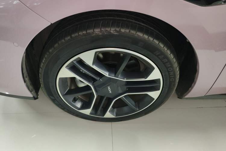 Used AION RT 2025 650 LiDAR Edition Left Front Wheel Hub