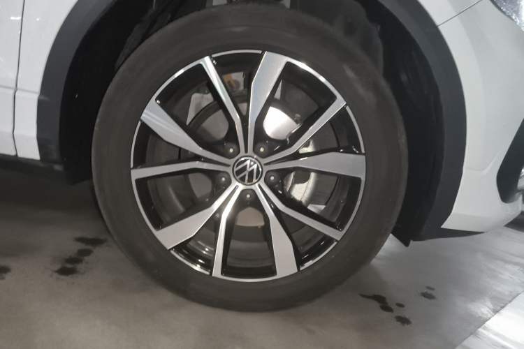 Used Volkswagen T-ROC 2025 Facelifted 300TSI DSG Two-Wheel-Drive Chen Guang Edition
