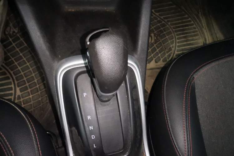 Used Chevrolet Trax 2019 Redline 325T Automatic Fun Edition China VI Standard Gear Lever