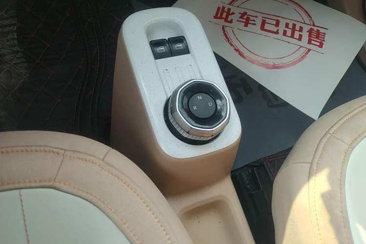 Used Geely Galaxy Panda 2023 Panda Mini 200km Endurance Bear Gear Lever