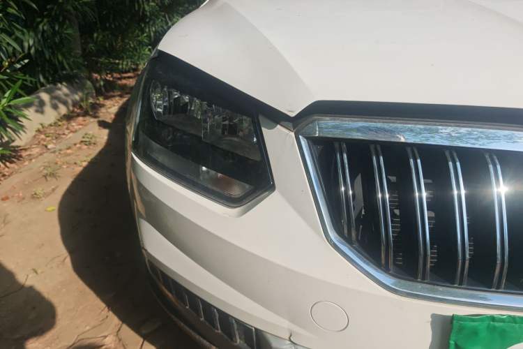 Used Skoda Yeti 2014 1.4 TSI DSG Polar Edition Right Front Headlight