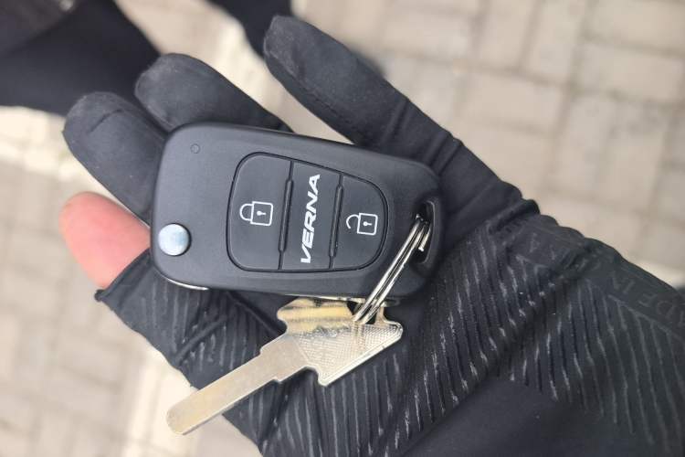 Used Hyundai Verna (older generation) 2014 1.4L Manual Smart GLS Trim Vehicle Key