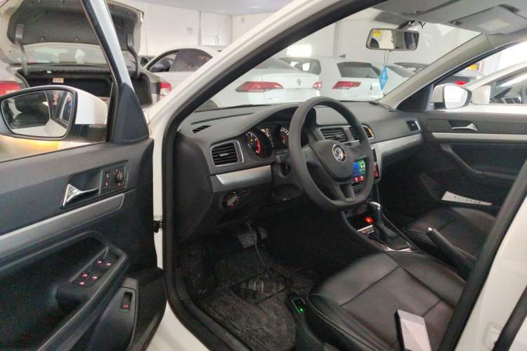 Used Volkswagen Lavida 2018 Classic 1.5L Automatic Fashion Edition China VI Standard Driver Seat