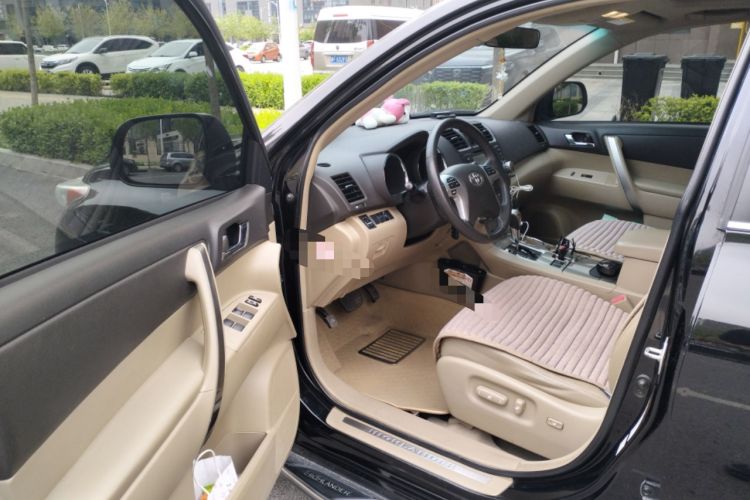 Used Toyota Highlander 2012 2.7L Two-Wheel Drive 7-Seater Luxury Edition Driver Seat