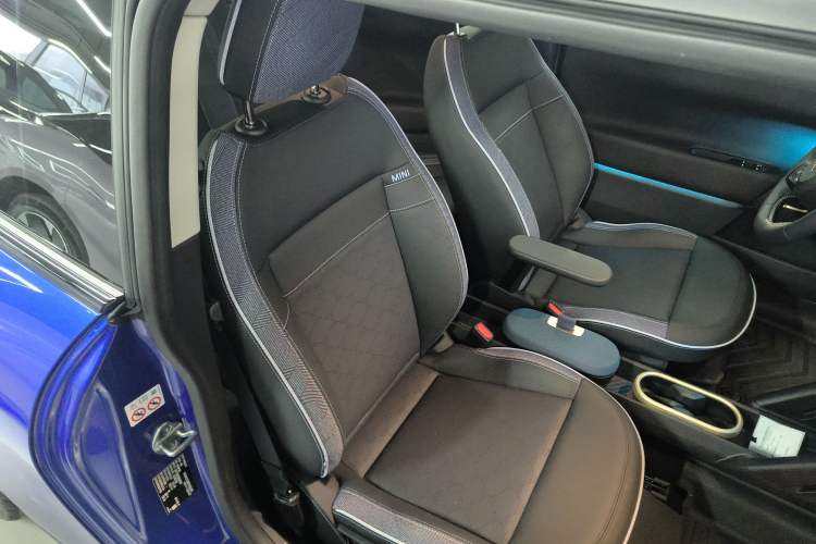 Used MINI Electric COOPER 2024 456km COOPER E Classic Edition Right Front Seat