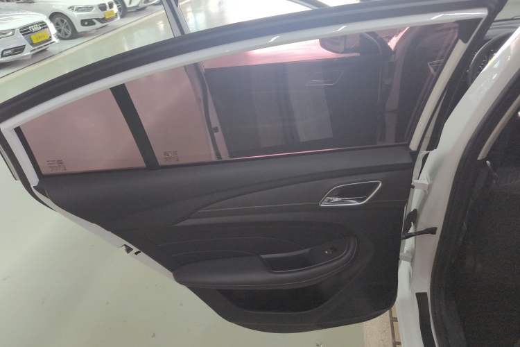 Used Roewe i5 2020 1.5L Manual 4G Connect Luxury Edition