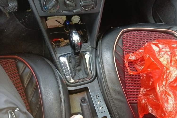 Used Volkswagen Jetta 2015 1.6L Automatic Fashion Model
