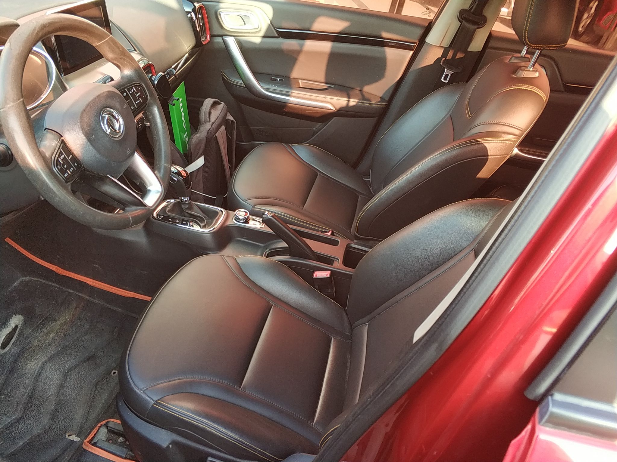 Переднее сиденье в автомобиле